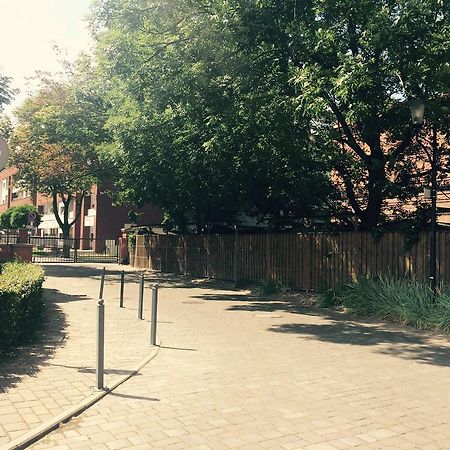 ポズナンApartament Przy City Parkuアパートメント エクステリア 写真